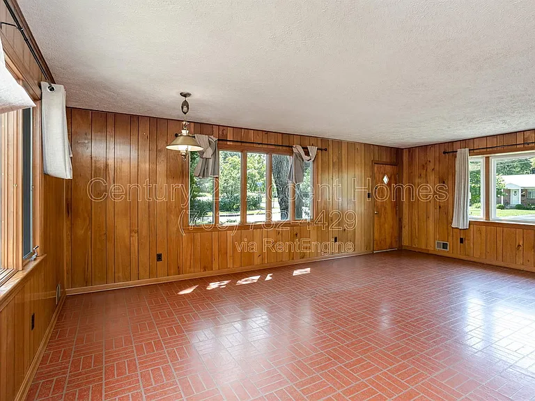 3233 Holly Hill Dr — Photo 14