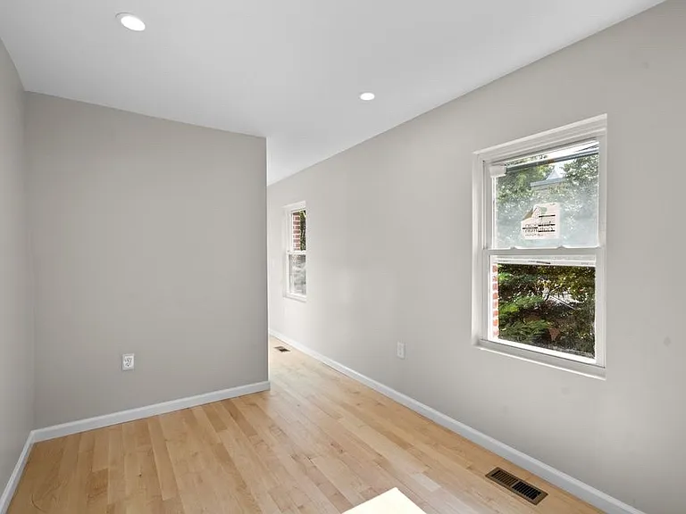 2510 E Fayette St — Photo 3