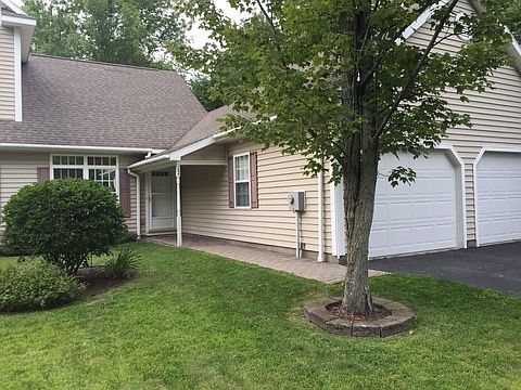 2nd image of 12 Canterbury Ln