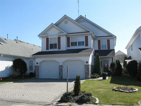 49 Julia Circle #49, Middle Island, NY 11953