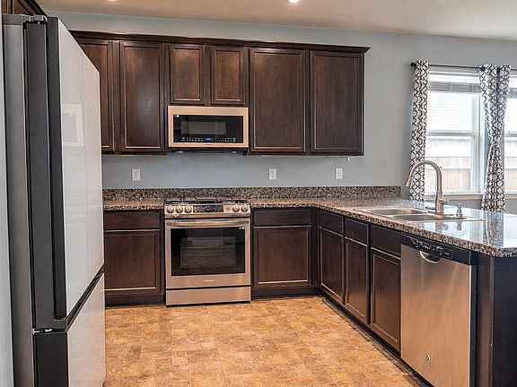 4th image of 12559 Colony Hill Ln