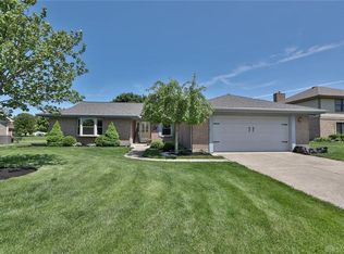 235 Fairlawn Ct, Tipp City, OH 45371