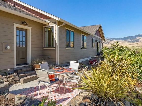 Patio with mountain views!! 