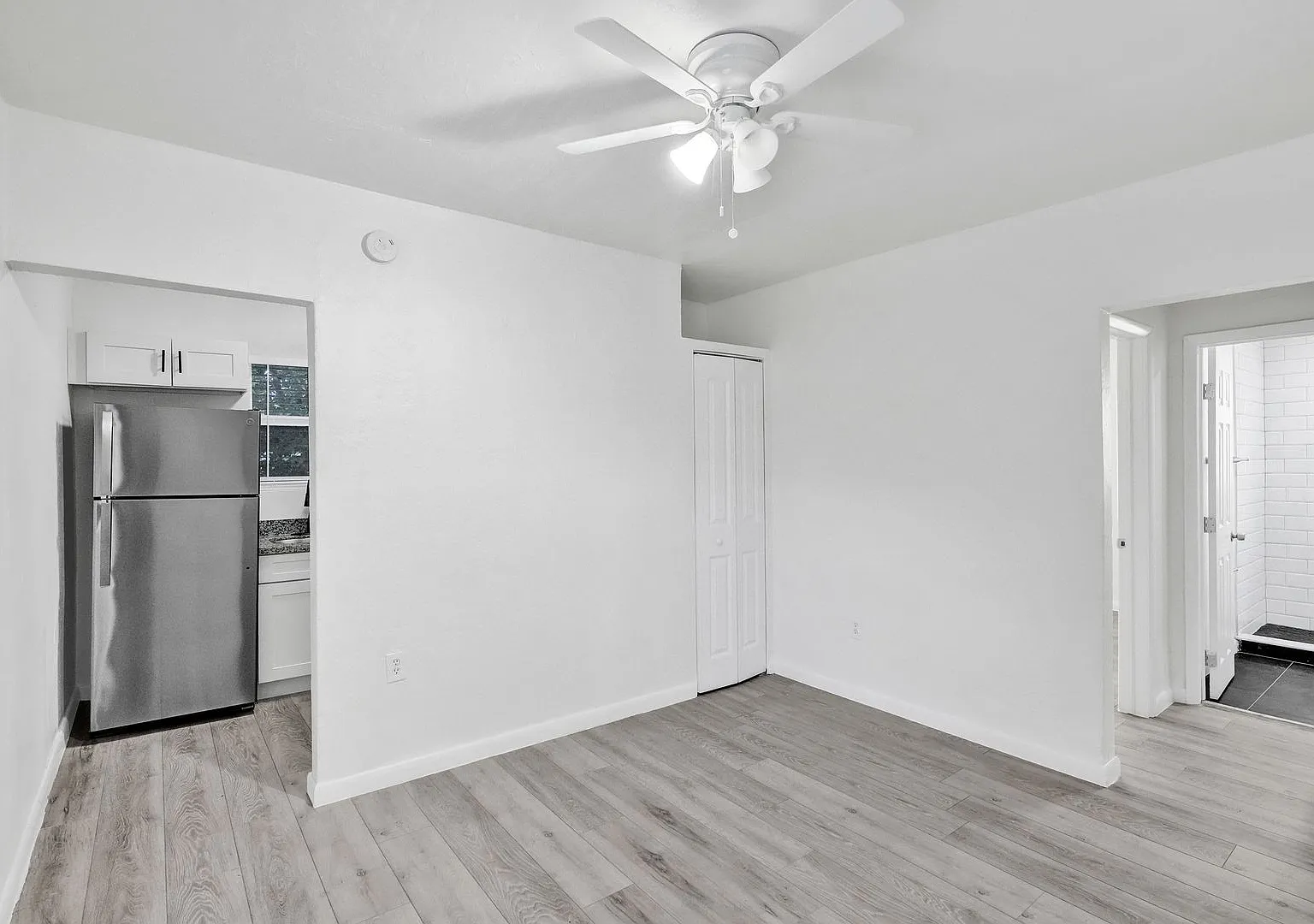 200 nw 13th st = property — Photo 4