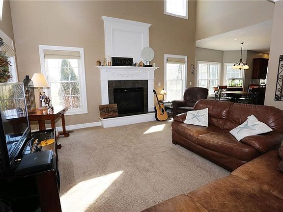 2nd image of 708 Kingfisher Ct