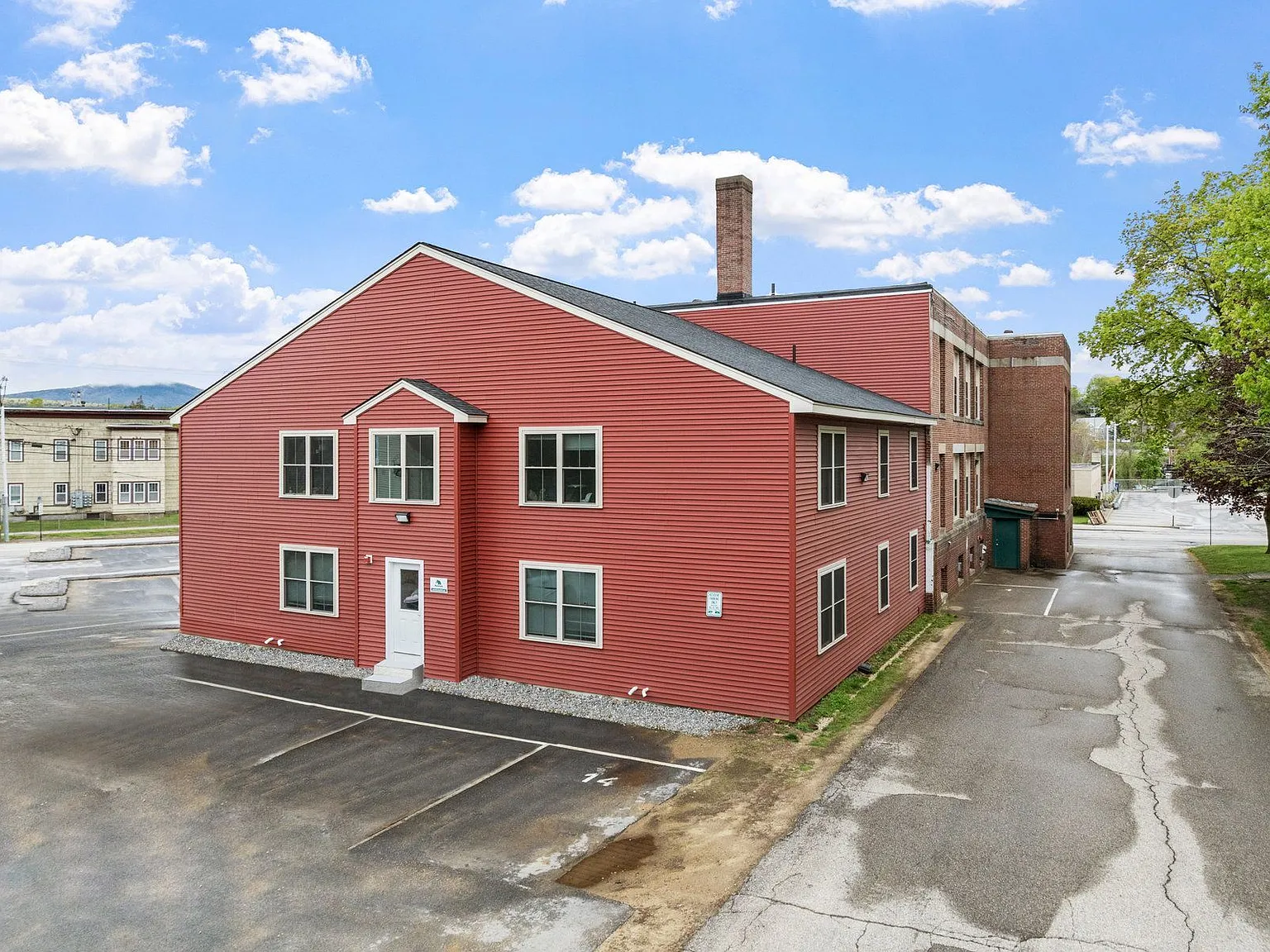 2 bed, 1.0 bath, $2,050 — Photo 1