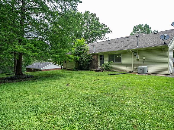 3rd image of 117 Rolling Oaks Dr
