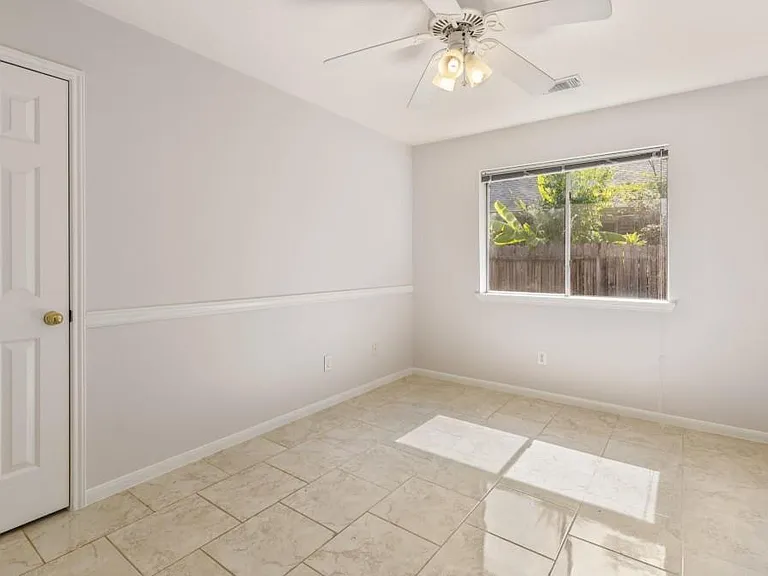 21812 Whispering Forest Dr — Photo 16