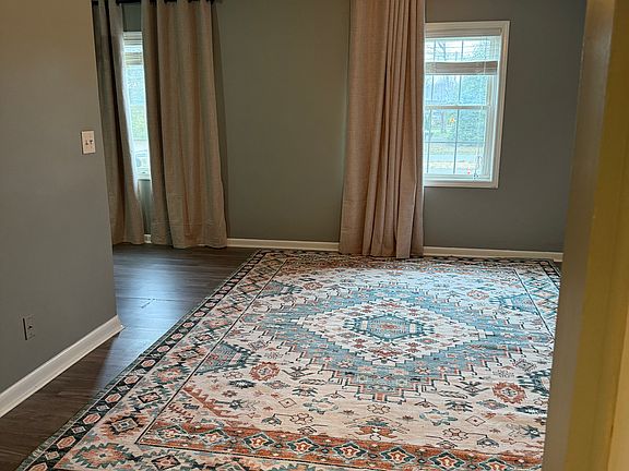 3rd image of 230 Middletown Sq