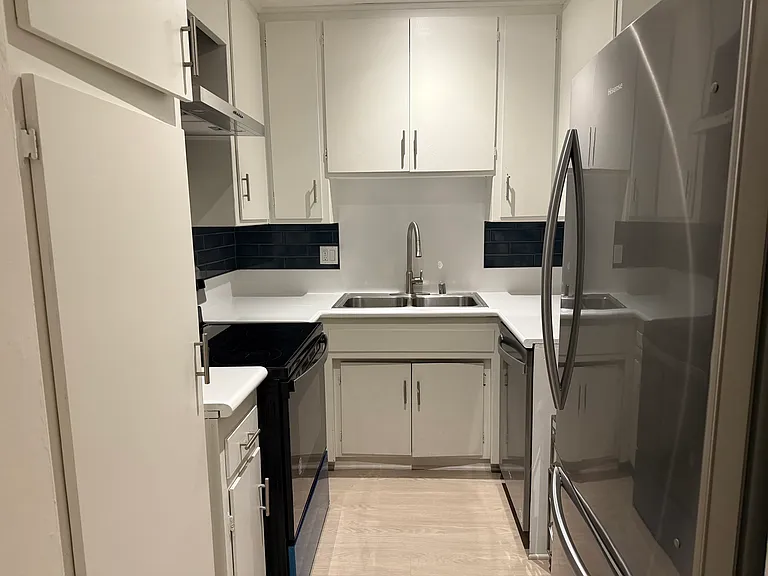 2441 N Beachwood Dr #1 — Photo 6