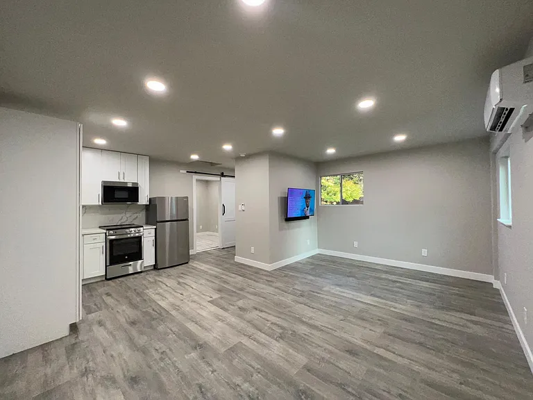 5799 Callister Ave — Photo 2