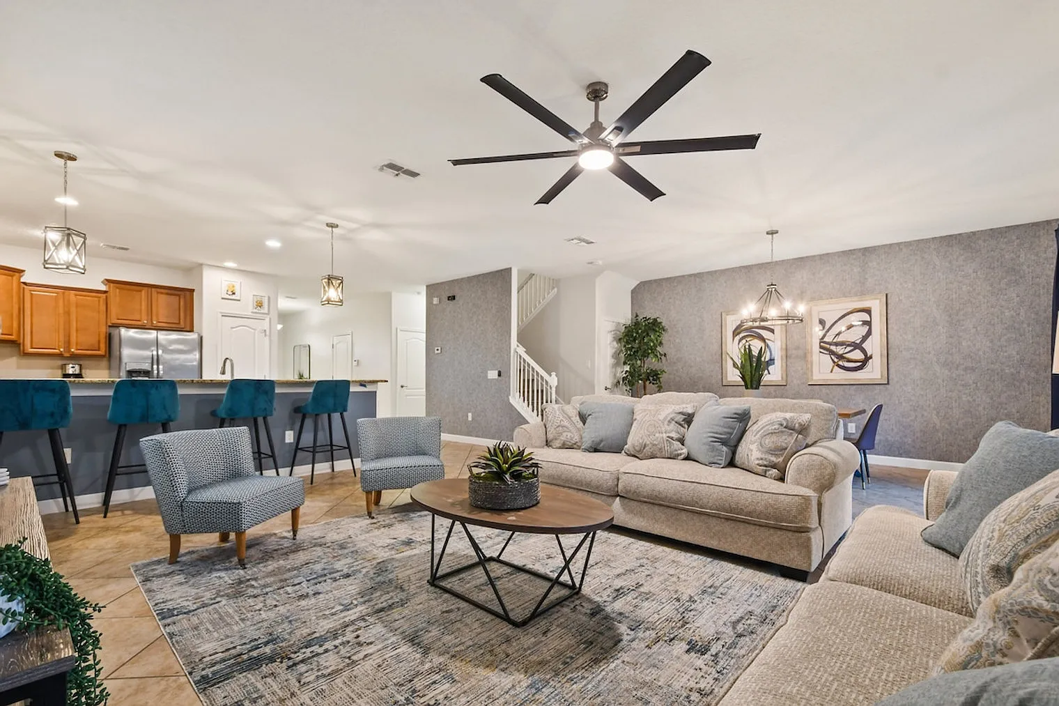 9 bed, 5.0 bath, 3918 sqft, $5,997 — Photo 3