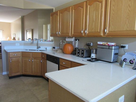 3rd image of 1021 Huntington Dr