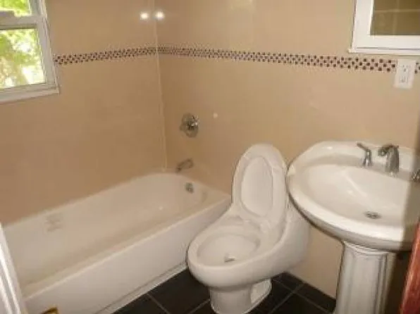 19502 Hollis Ave, Saint Albans, NY 11412