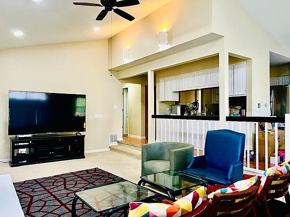 5th image of 30 W Larkspur Ln