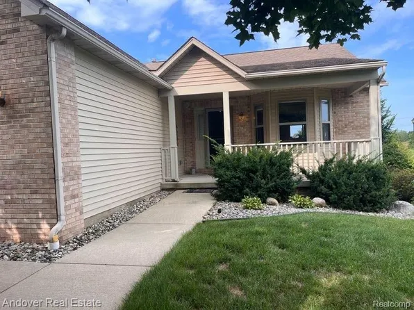 6294 Princess Ct, Flushing, MI 48433