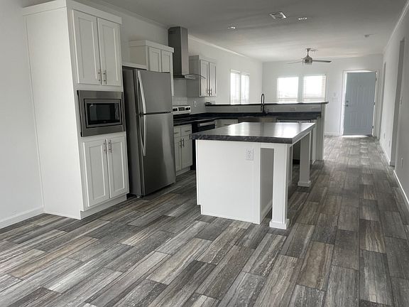 5th image of 129 Pineland Ave #117