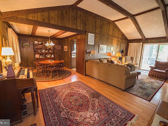 4th image of 407 Forest Dr