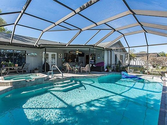 3rd image of 2541 Holiday Lake Dr