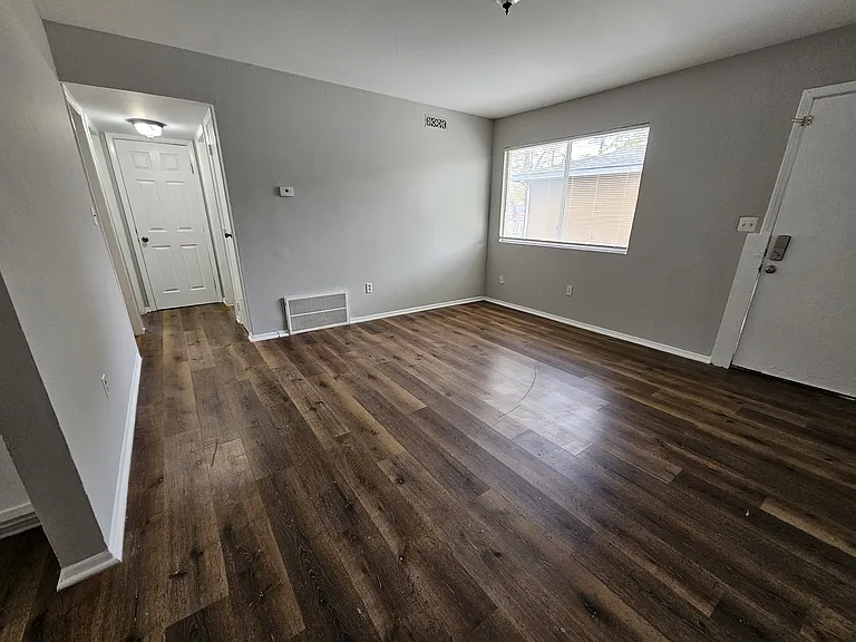 2404 Velma Ave — Photo 5