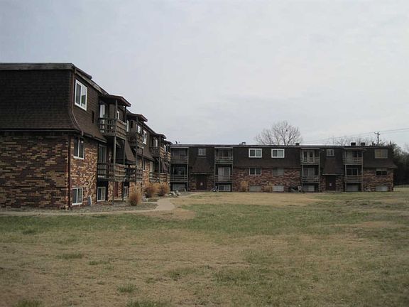 3rd image of 1920 W Towanda Ave