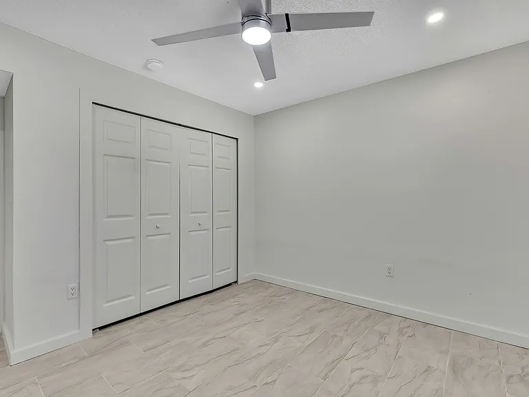 Tidewater Apartments — Photo 8