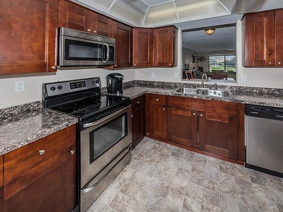 4th image of 719 Pinellas Bayway #101