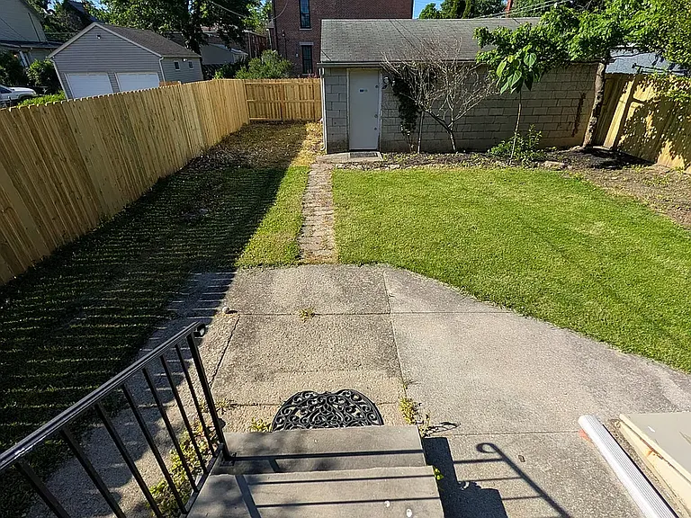 1041 Franklin Ave — Photo 23
