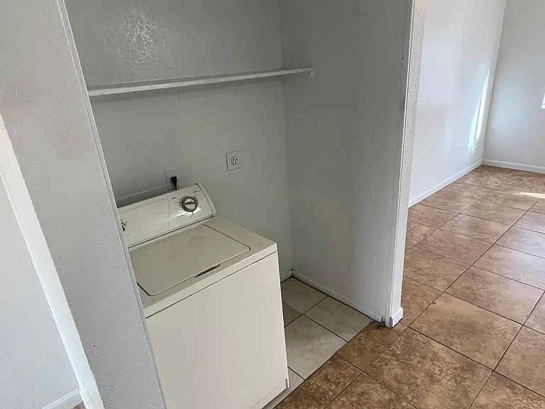 102 W 9th Pl #106 — Photo 6