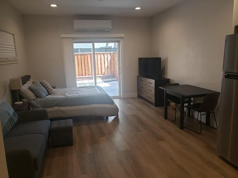 1905 H St #101 — Photo 6