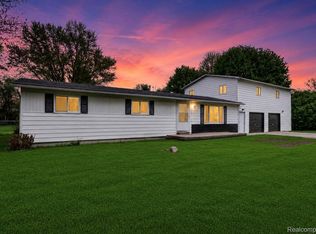 138 W Hunters Creek Rd, Lapeer, MI 48446
