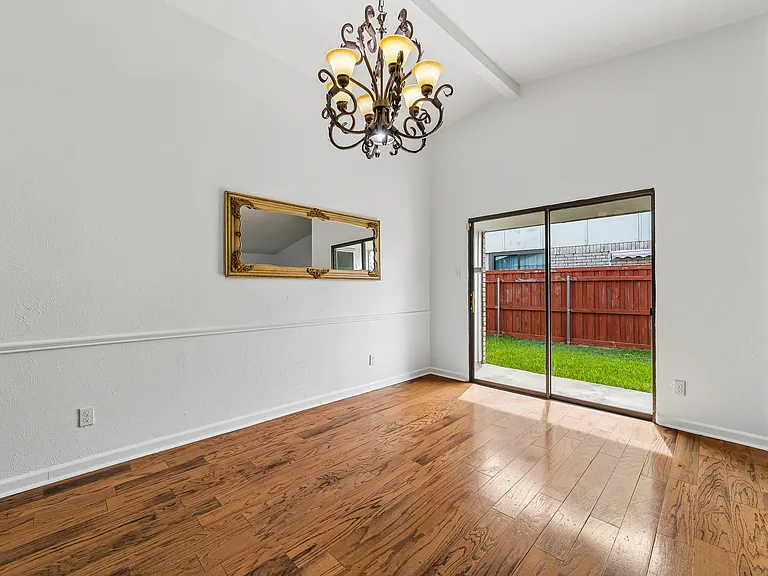 10239 Green Ash Rd — Photo 7