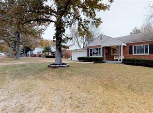 1526 Pinetree Ln, Saint Louis, MO 63119