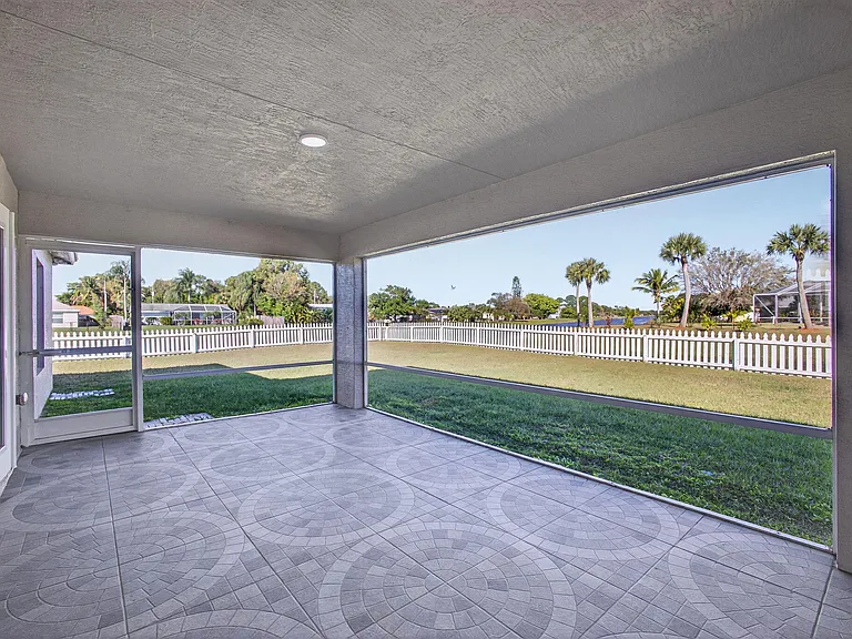2501 SE Mariposa Ave — Photo 26