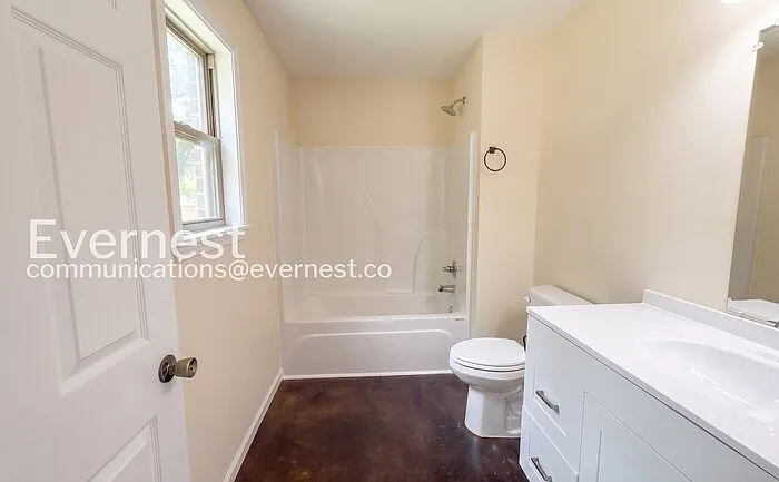 718 Court St — Photo 8