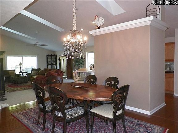 5th image of 249 Bridgewater Ln