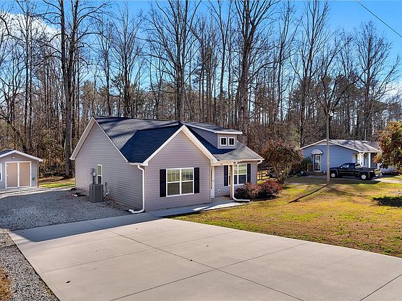 2nd image of 109 Branchwood Dr