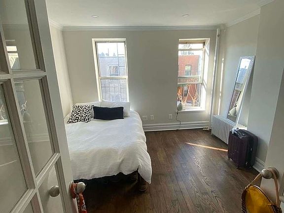 5th image of 332 E 9th St #18A