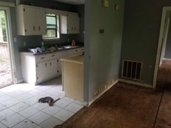 4th image of 1447 Colburn St