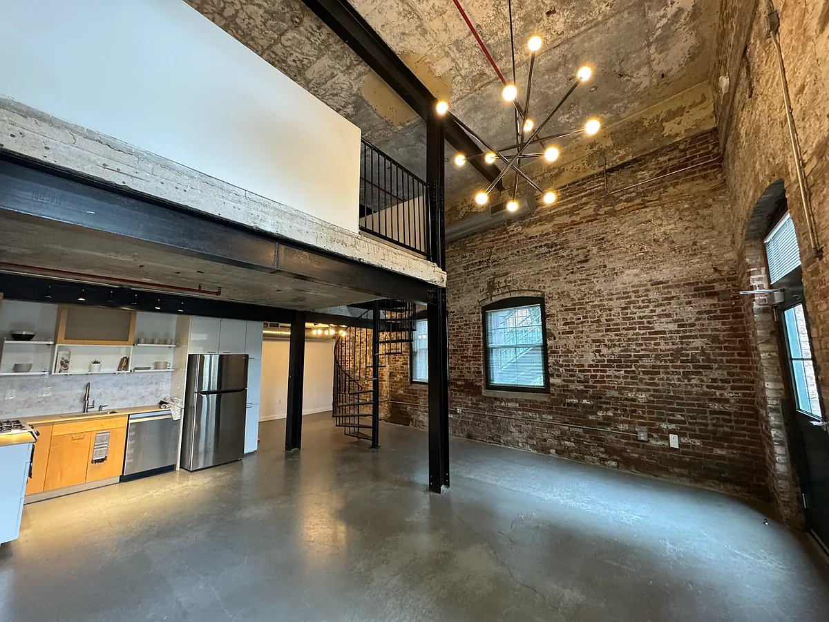 Building Photo - 170 Boulevard SE #F112