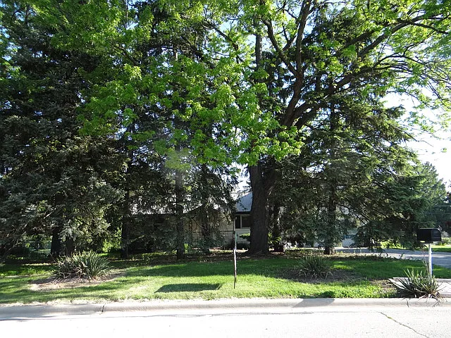 10700 Forestview Rd photo 1