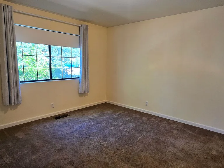 346 Gracie Rd — Photo 8