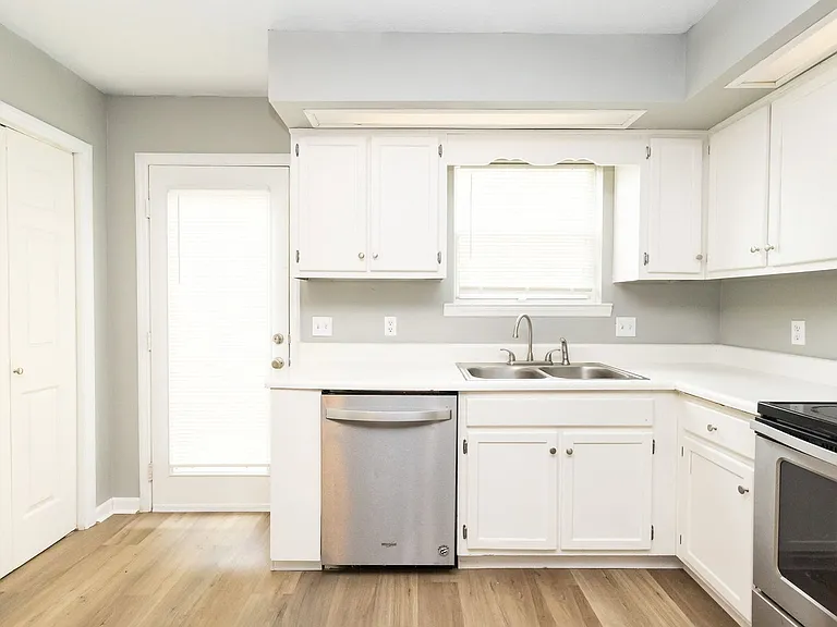 2827 Dayton Blvd #6 — Photo 6