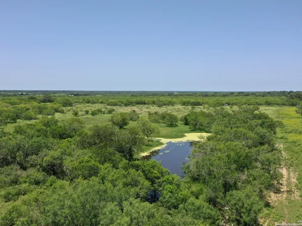 000 CR 7711, Devine, TX 78016