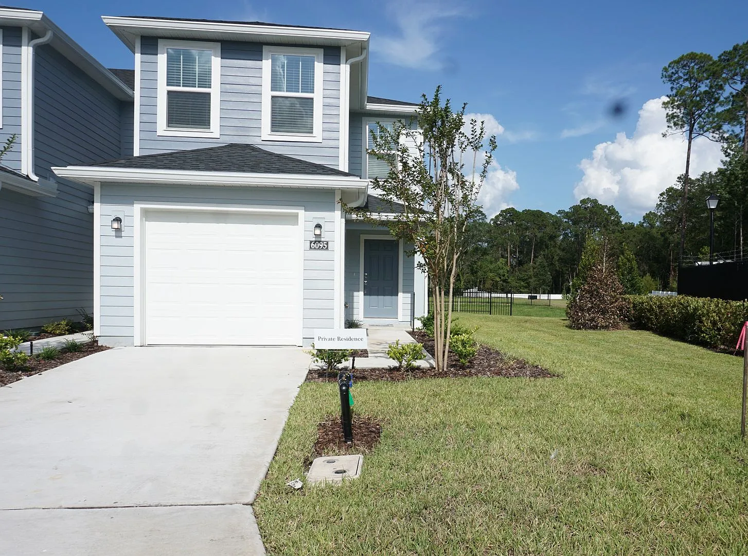 Brand New 3 Bedroom 2.5 Bathroom Townhome. No Additional fees — Photo 1
