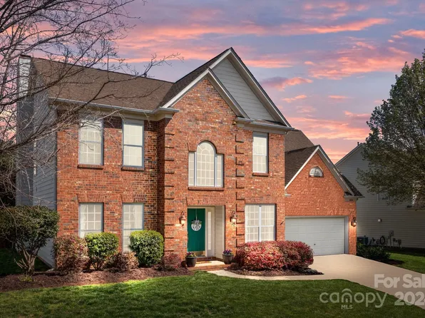 8020 Fairmeadows Dr, Charlotte, NC 28269