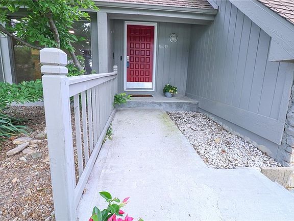 2nd image of 16015 Meadow Ln