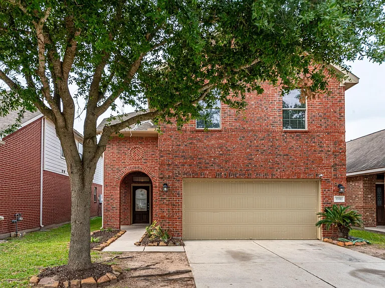 1702 Bonnyton Ln — Photo 5