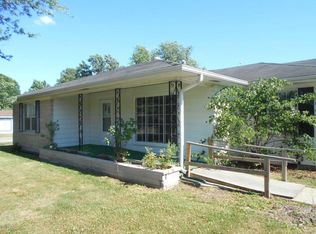 525 Vandalia Rd, Louisville, IL 62858