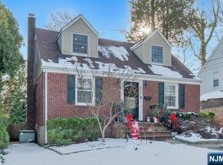 96 Waldwick Ave, Waldwick, NJ 07463